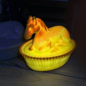 Horse Covered Candy Dish – Dandelion Yellow -2 Piece Glass Horse on Ribbed Vase